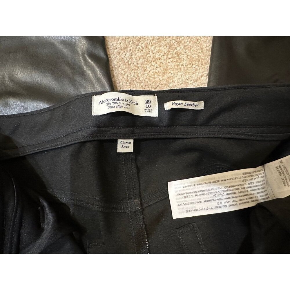 Abercrombie & Fitch Curve Love Vegan Leather 90s Straight Pant Size 30 / 10 - Picture 8 of 12